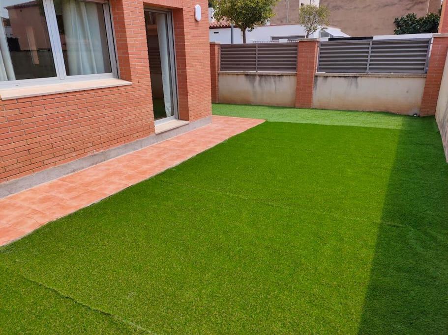 Chalet Amplio Con Jardin Y Zona Barbacoa. Reus Kültér fotó