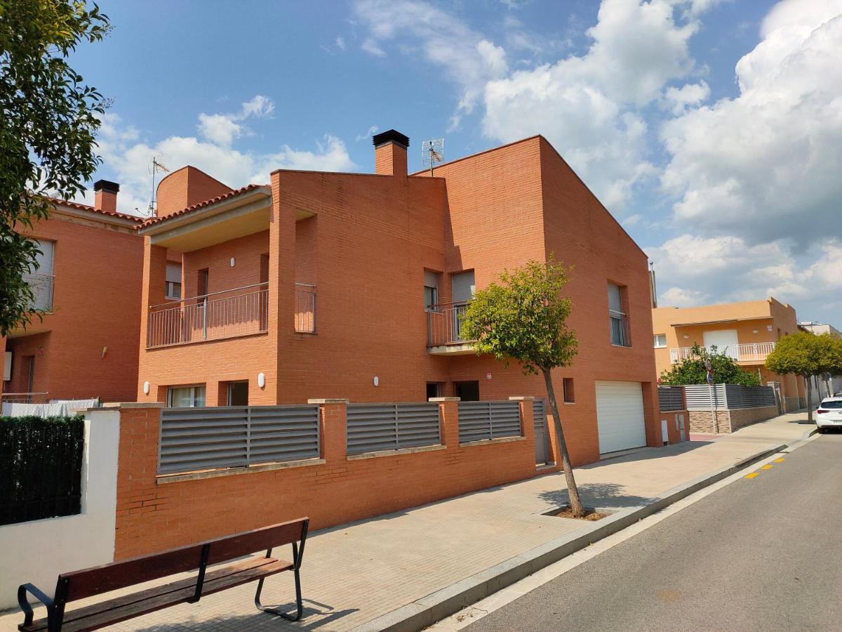 Chalet Amplio Con Jardin Y Zona Barbacoa. Reus Kültér fotó