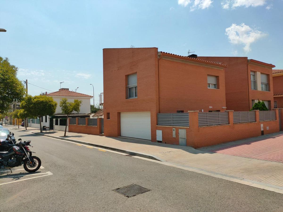 Chalet Amplio Con Jardin Y Zona Barbacoa. Reus Kültér fotó